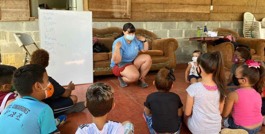 volunteering with children in costa rica