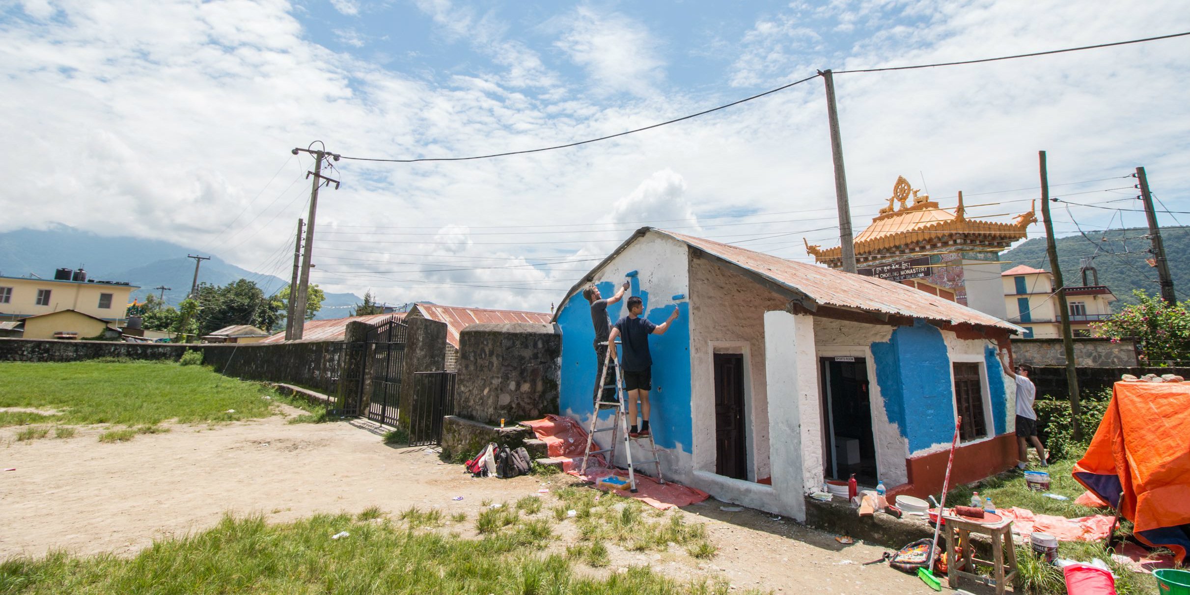 GVI construction volunteers help to create a safe and healthy learning environment in Pokhara, Nepal. 