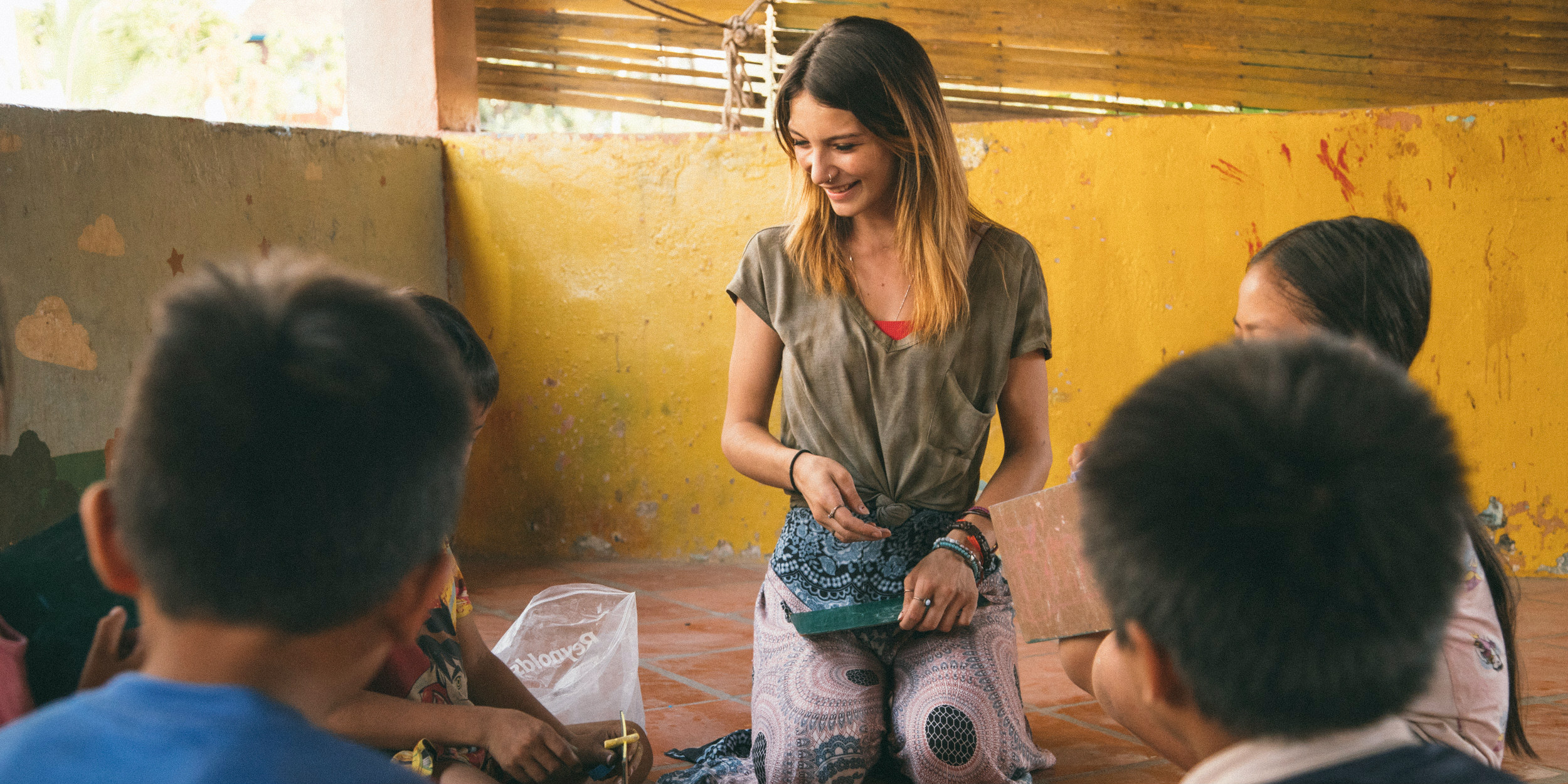 A participant practises leadership skills in a GVI teaching program.