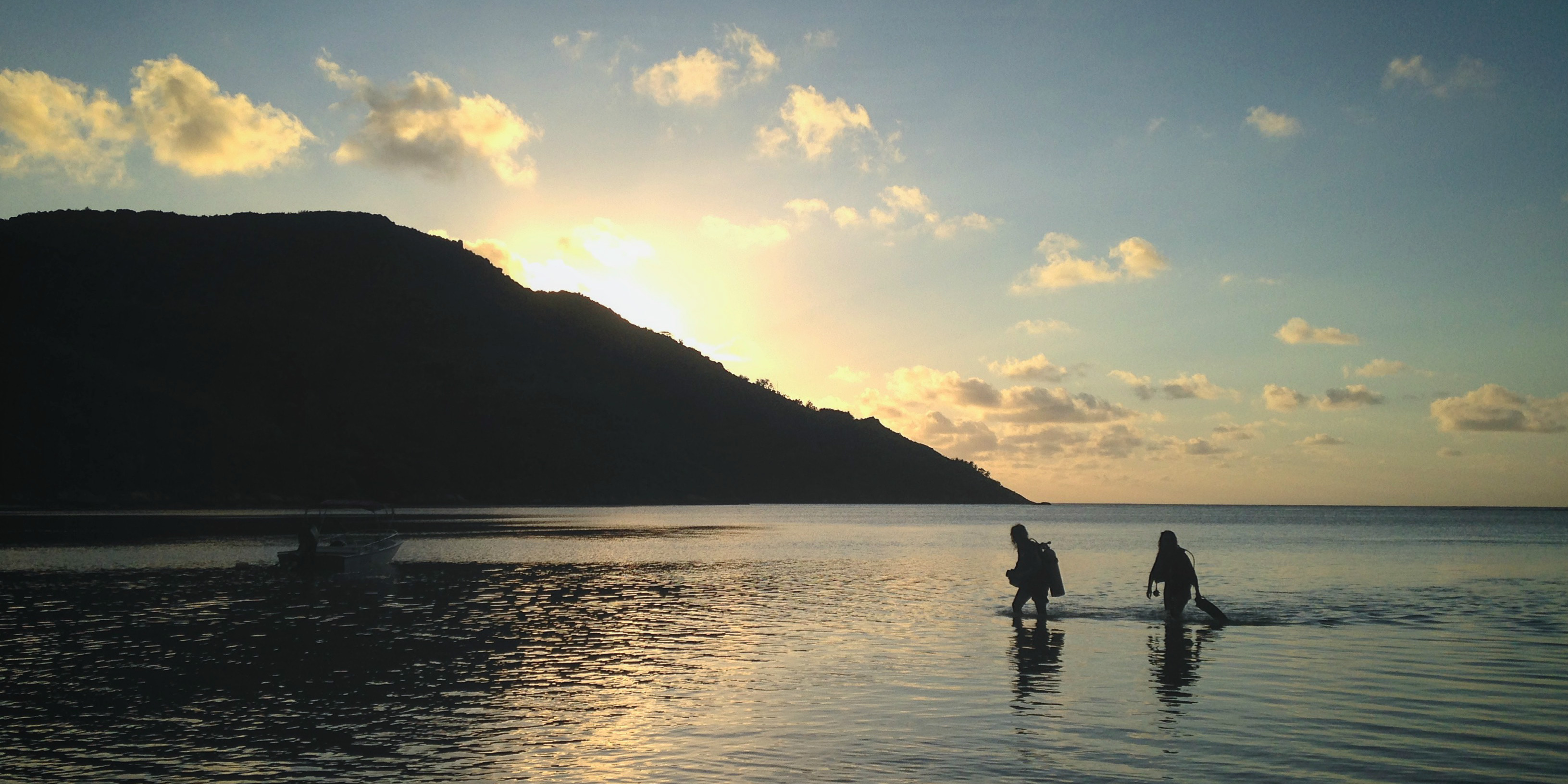 GVI participants in Mahe, Seychelles return home after a day of collecting marine conservation data. 