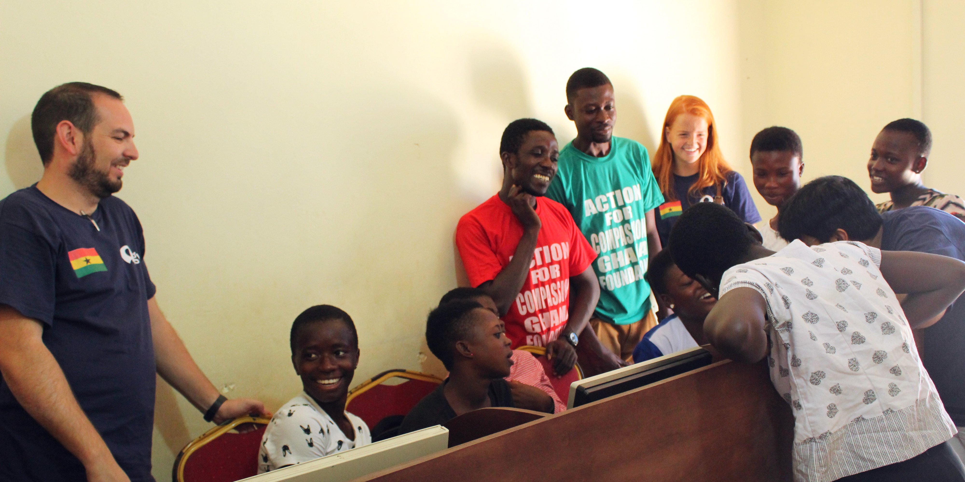 GVI participants take a career break in Ghana, and help facilitate computer skills development workshops.