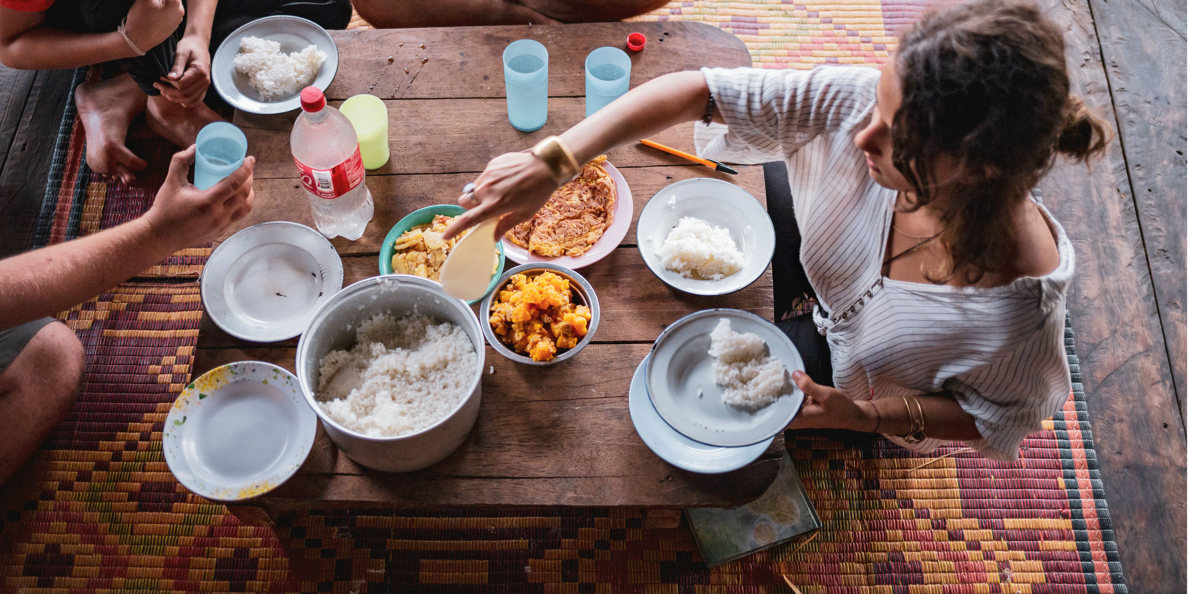 GVI participants in Chiang Mai enjoy a vegetarian meal together, in between their efforts volunteering with elephants.