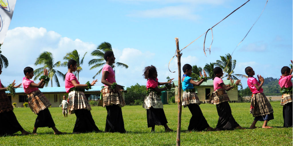 Local dress and dance is just one part of the exciting things that GVI Voluneteers are able to experience themselves in in Dawasamu, Fiji. 