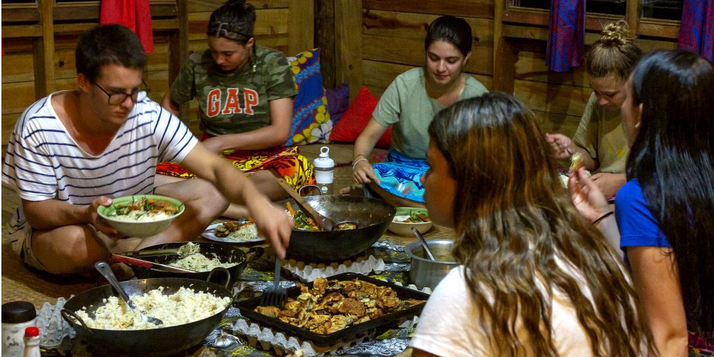 Local families welcome GVI volunteers in to enjoy local cuisine and educate themselves further about the fijian culture.