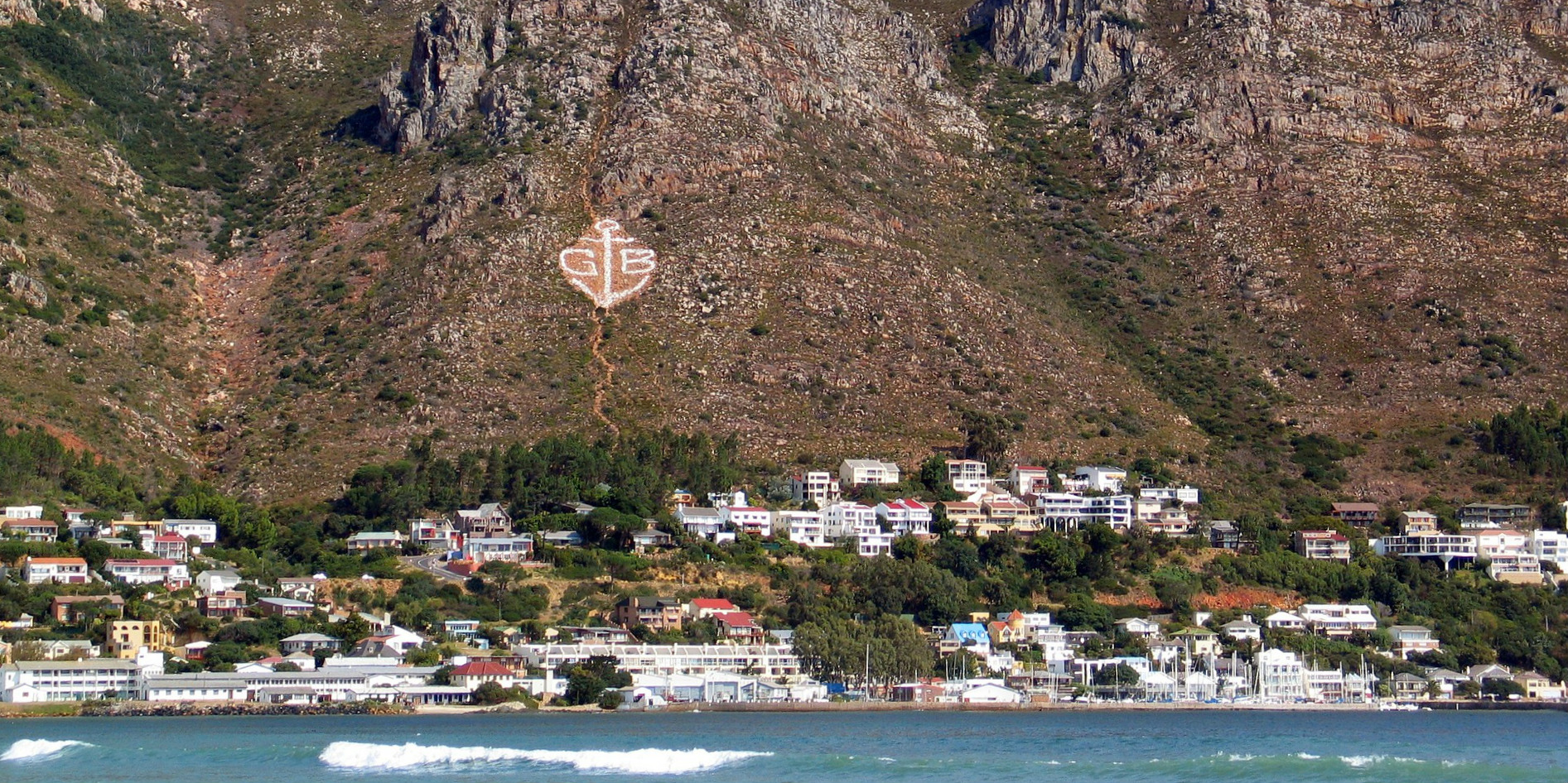 While volunteering in cape town, participants will be based in the seaside town of gordan's bay.