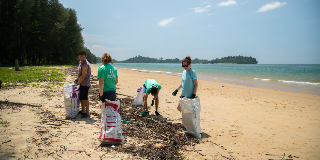 volunteers making an effort to keep the beaches clean