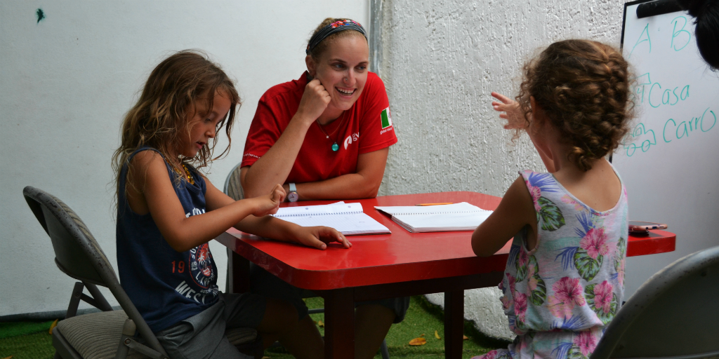 Make the most of christmas day volunteer opportunities and teach children in Mexico