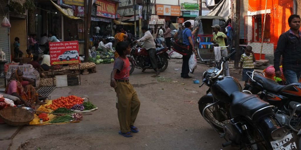 When you volunteer in India you'll notice that roads and alleys are extremely narrow and almost always crowded 
