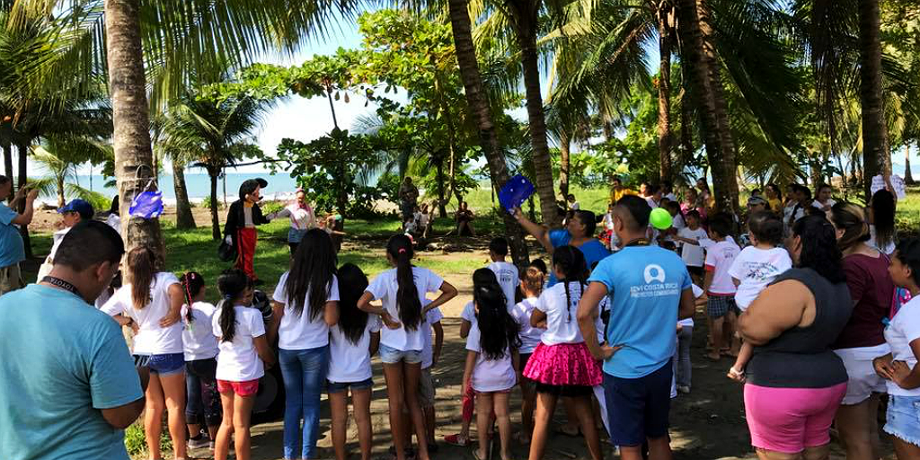 GVI participants doing community volunteering in Quepos.