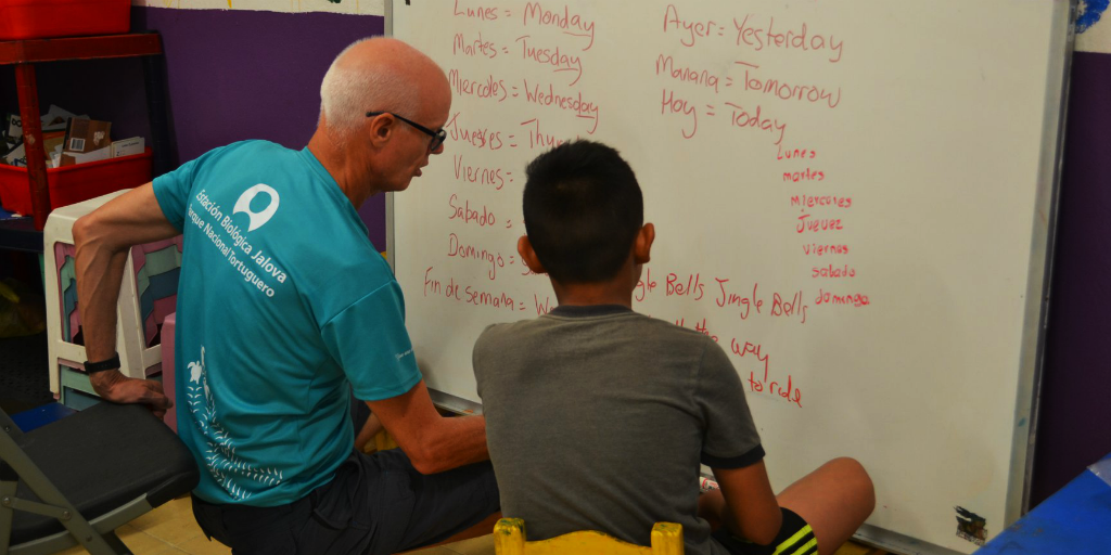 a volunteer teaching english 