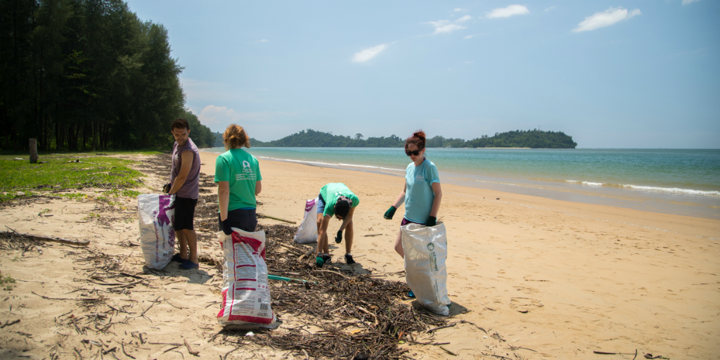 Volunteers in Thailand making an impact through the reduction of pollution along the beaches