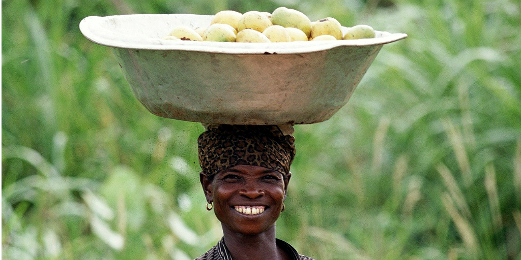 Headloading heavy produce – carrying items by balancing them on the head – was a commonplace for Ghanaian women.