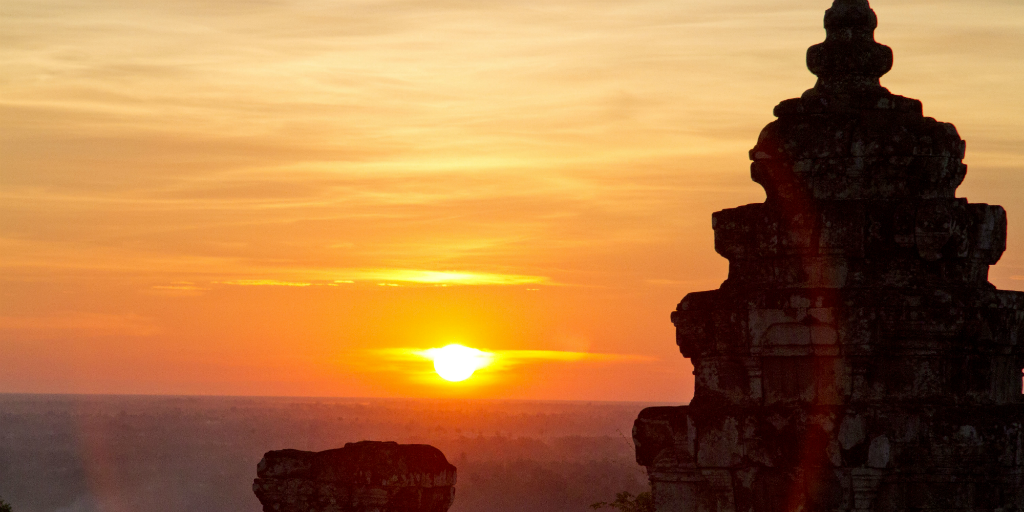 Wondering what to do in Siem Reap? Why not check out Phnom Bakheng