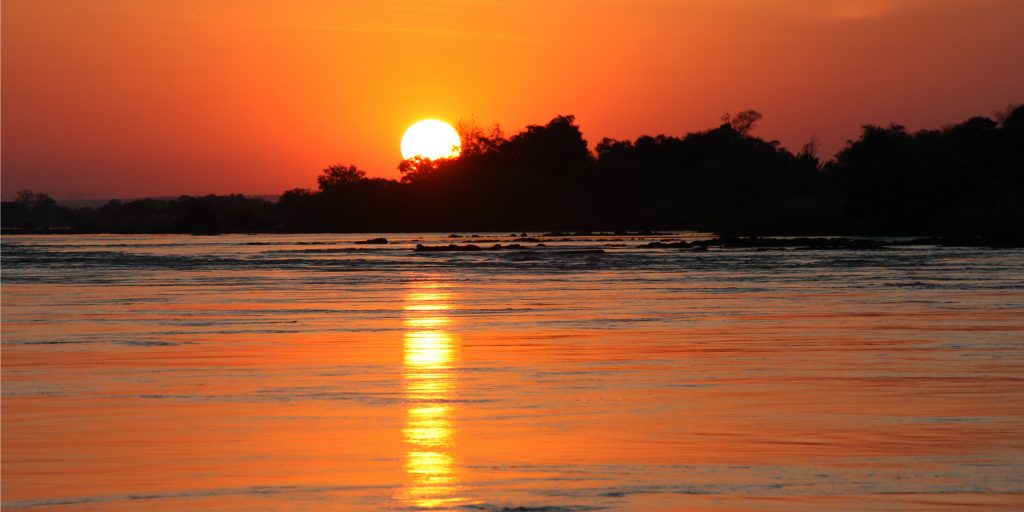 See the African bushveld sunset when you volunteer. 