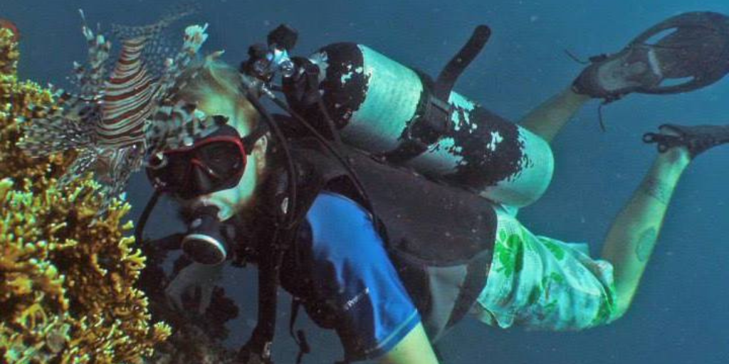 Volunteer Padcraig diving in Fiji