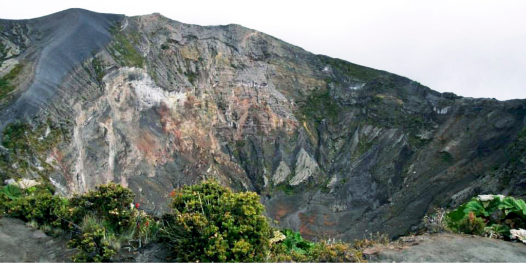 Visit the Izaru Volcano in Costa Rica
