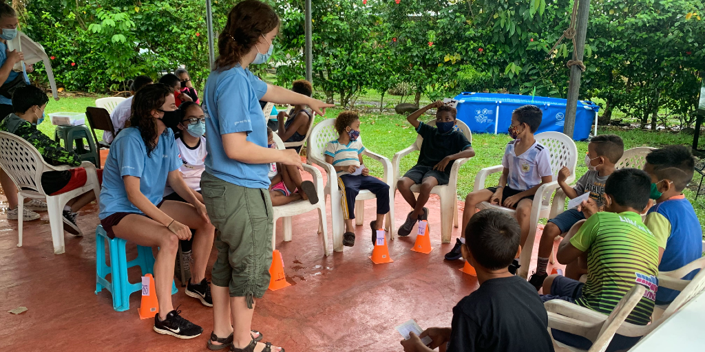 A GVI volunteer on a teaching program in Cimarrones, Costa Rica. 