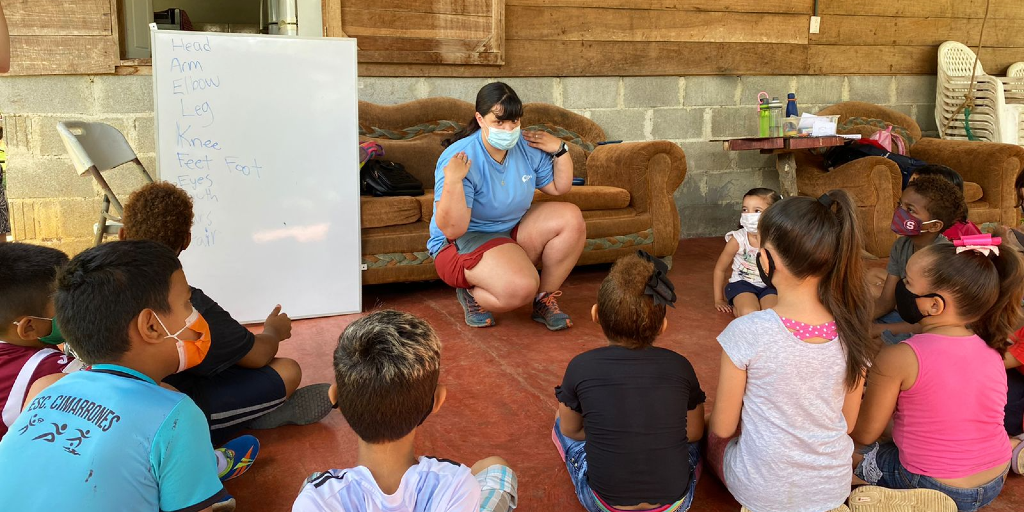 A GVI volunteers presents a class to the children. 